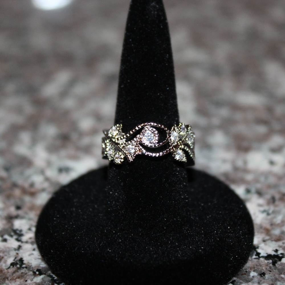 925 Sterling Silver White Topaz Ring - Picture 4 of 8